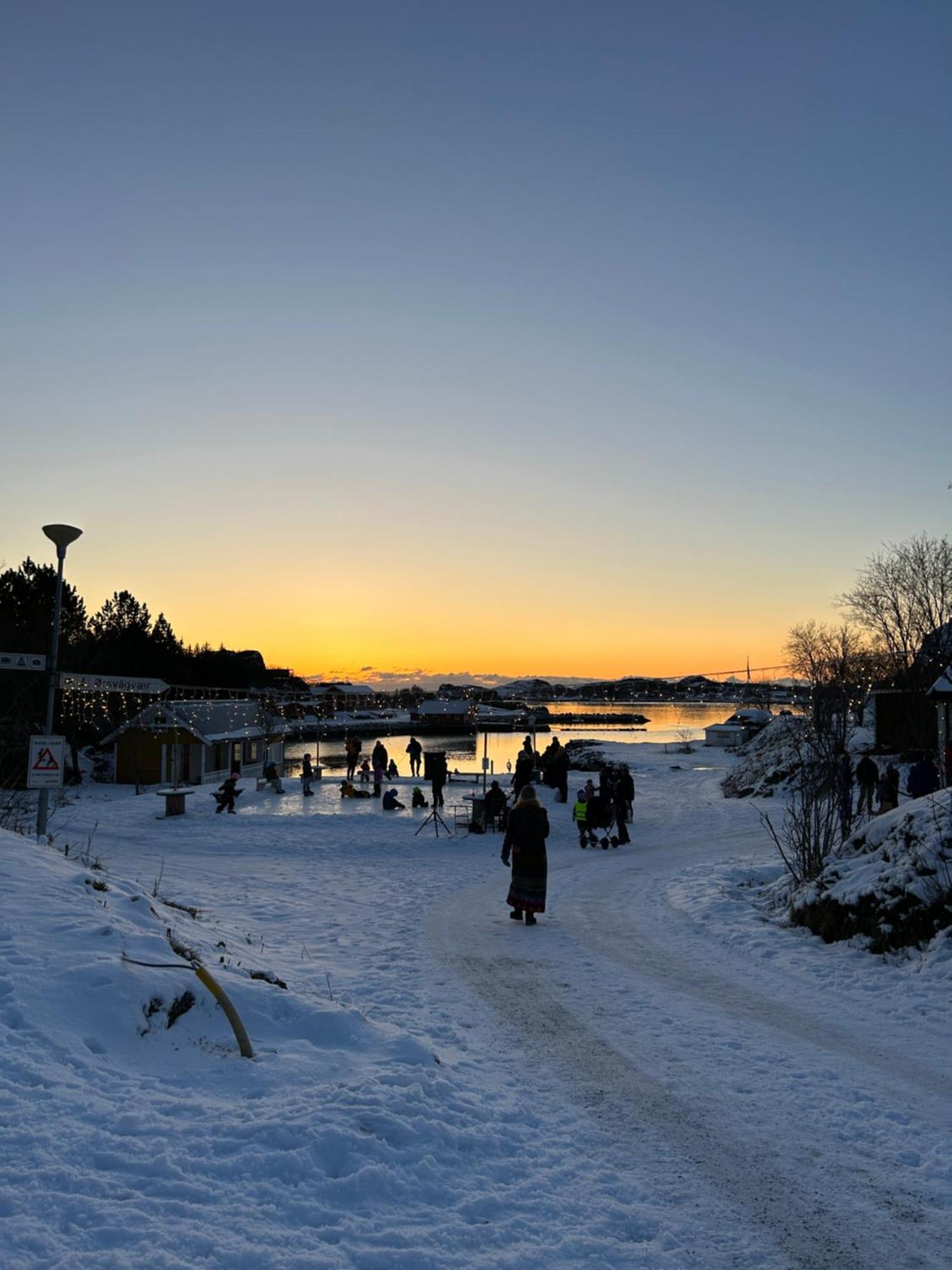 Skarungen - Hotel, Cabins And Camping Kabelvåg Esterno foto
