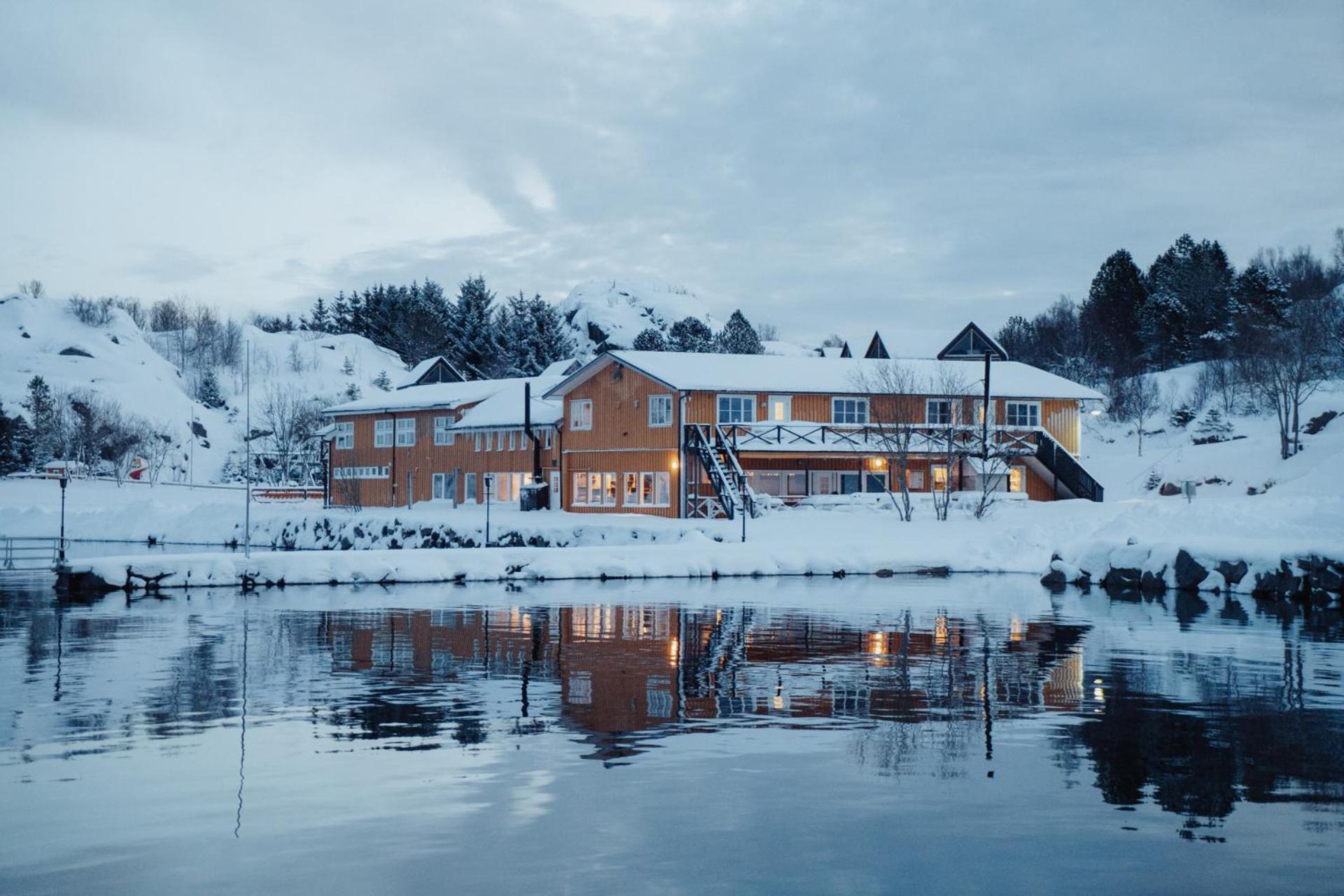 Skarungen - Hotel, Cabins And Camping Kabelvåg Esterno foto