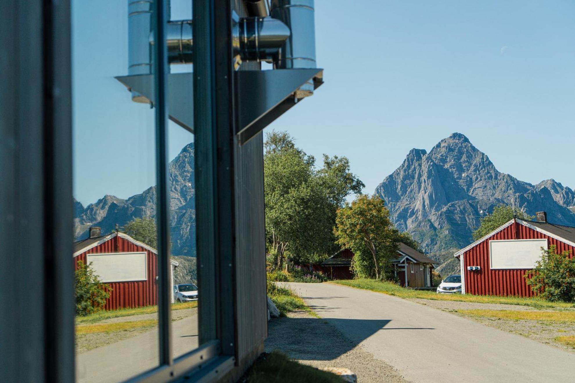 Skarungen - Hotel, Cabins And Camping Kabelvåg Esterno foto
